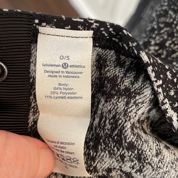 Lululemon Vinyasa Poncho Scarf 🧣 - Picture 7 of 7